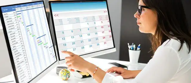 project manager updating project schedule